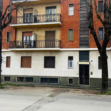 Il Borgo Antico: Vista Su Reggia Di *