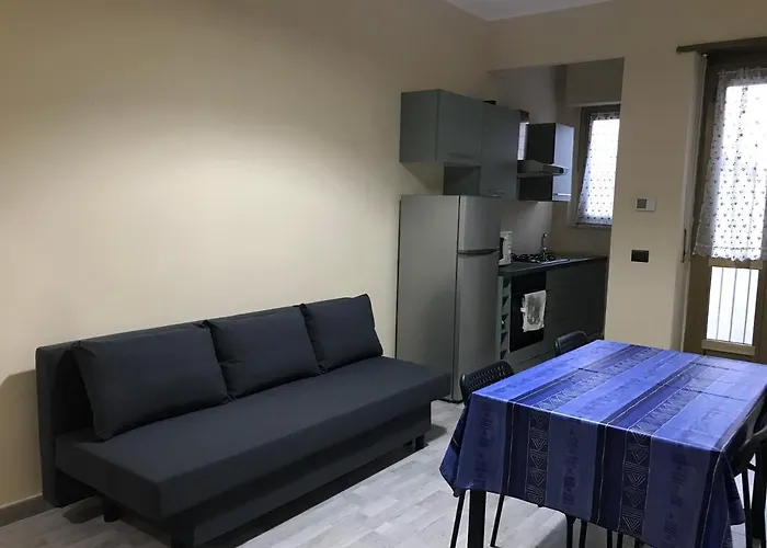 Il Borgo Antico: Vista Su Reggia Di Appartement *