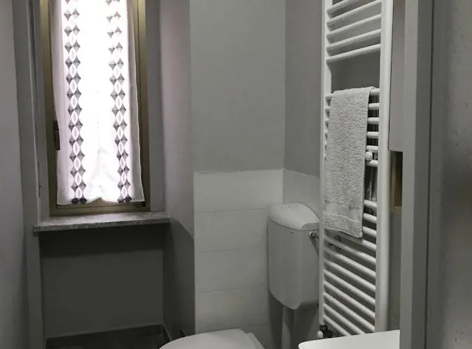 Il Borgo Antico: Vista Su Reggia Di Apartment