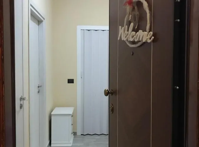 Il Borgo Antico: Vista Su Reggia Di Appartement *