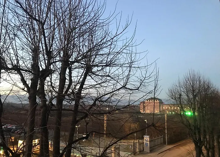 Il Borgo Antico: Vista Su Reggia Di Appartement *